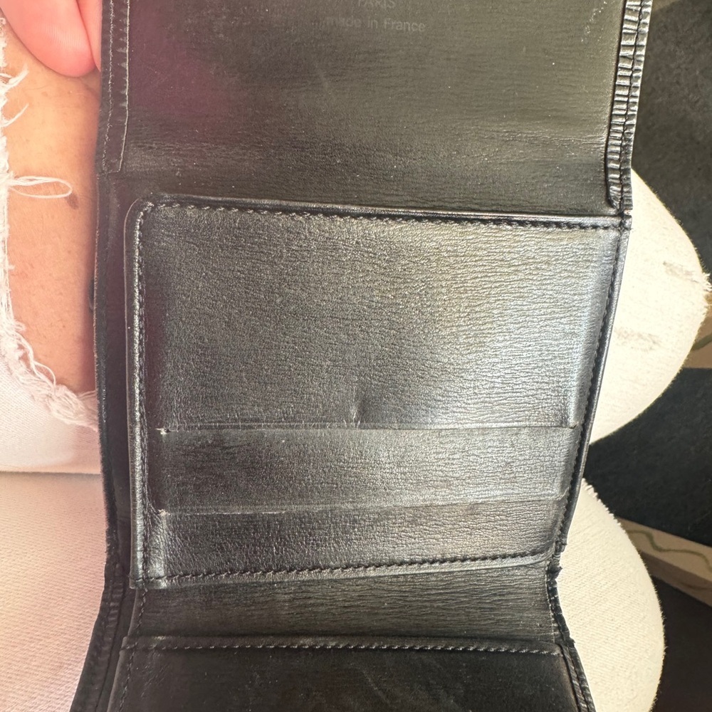 Authentic Epi wallet Black Louis Vuitton Men's - Picture 6 of 10